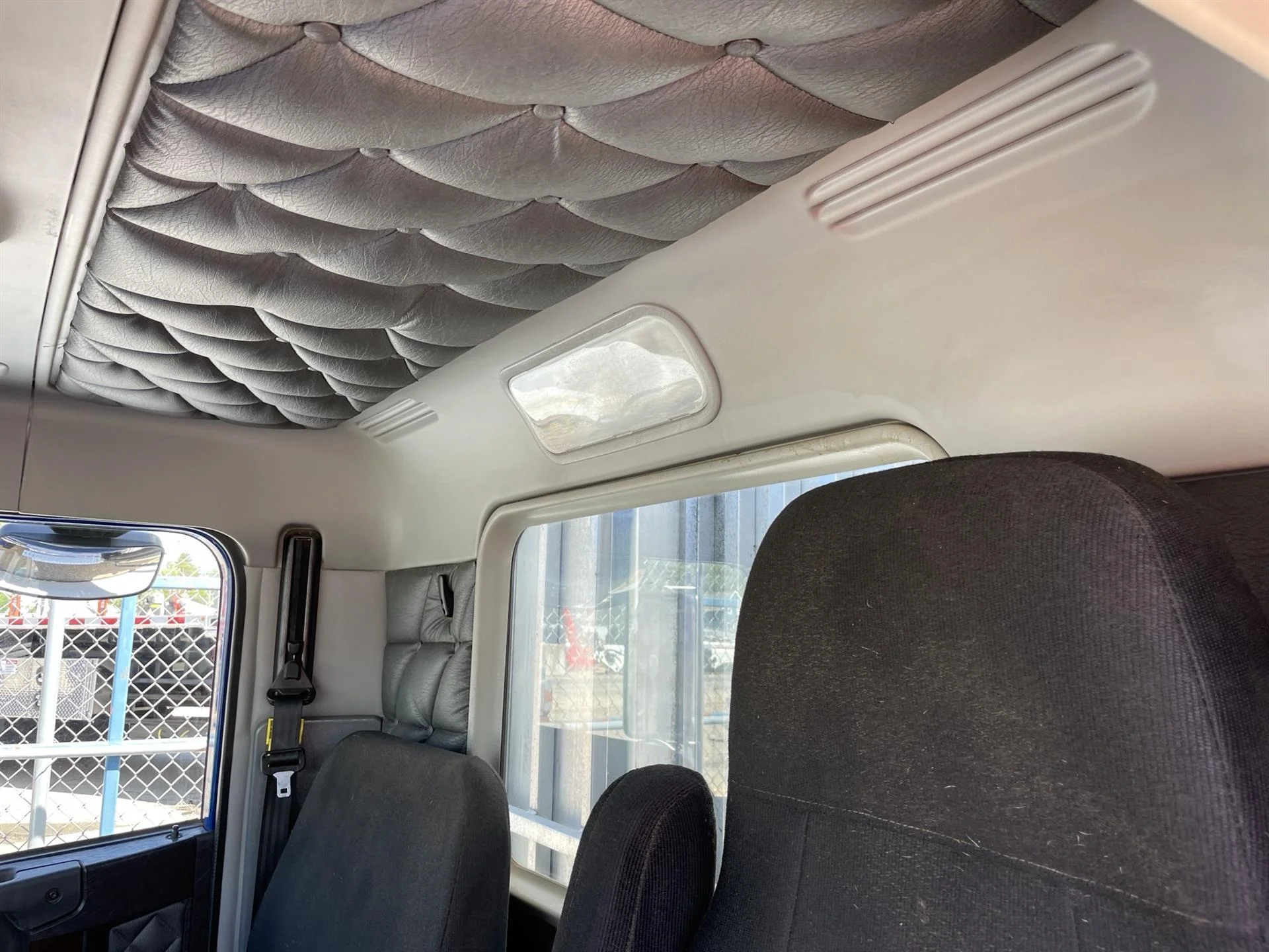 2019 Freightliner 122SD - image 7