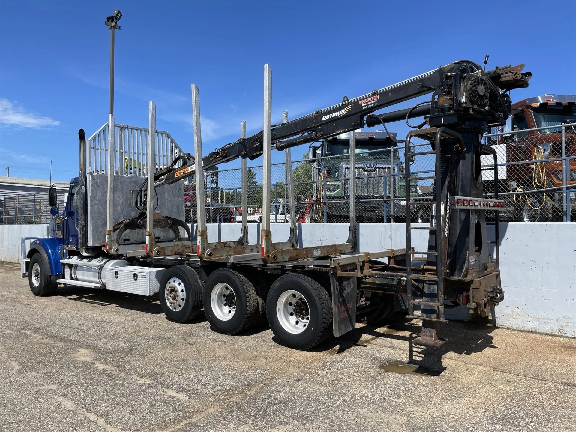 2019 Freightliner 122SD in Marshfield, WI — photo 3