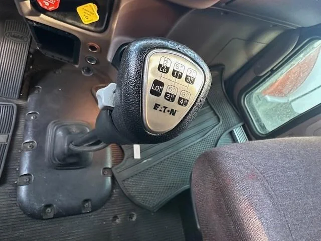 2018 Peterbilt 389 - image 6