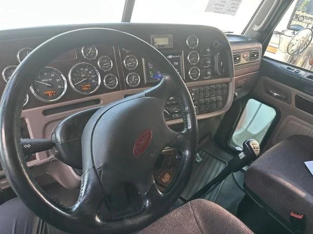 2018 Peterbilt 389 - image 2