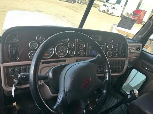 2018 Peterbilt 389 - image 5