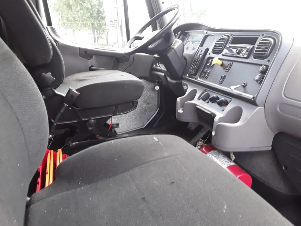 2018 Freightliner M2 106 - image 11