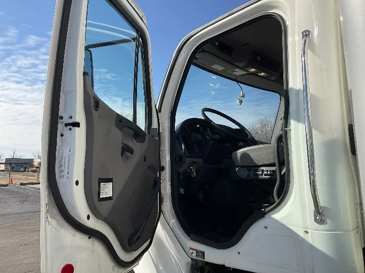 2021 Freightliner M2 112 - image 7