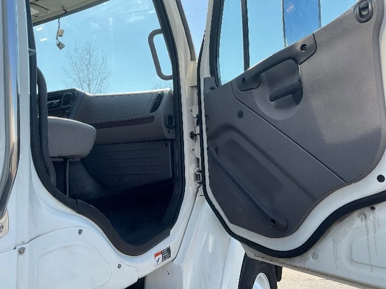 2021 Freightliner M2 112 - image 8