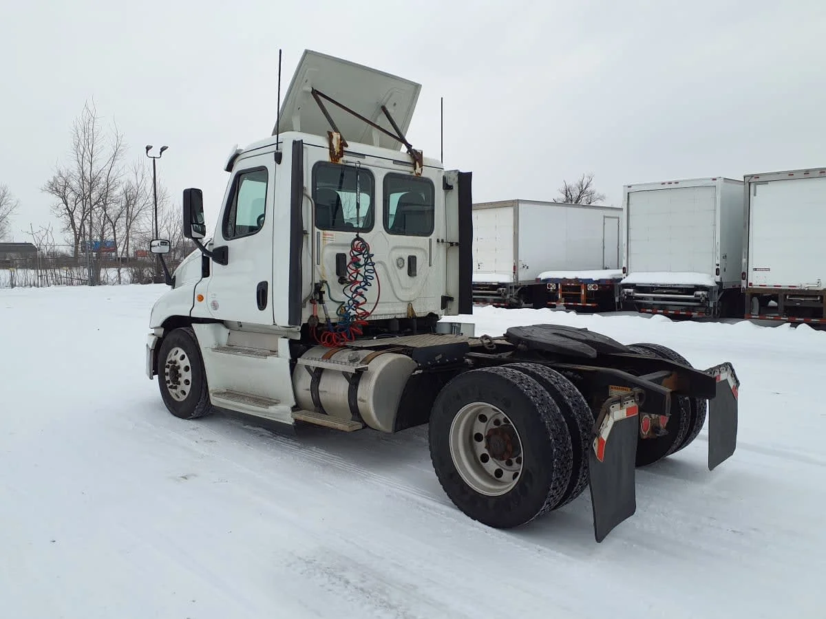 2017 Freightliner Cascadia in Wayland, MI — photo 6