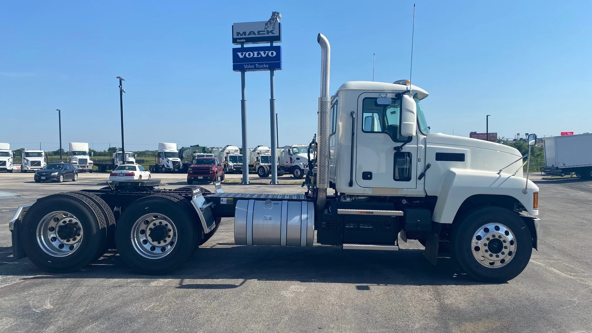2026 Mack Pinnacle in Austin, TX — photo 6