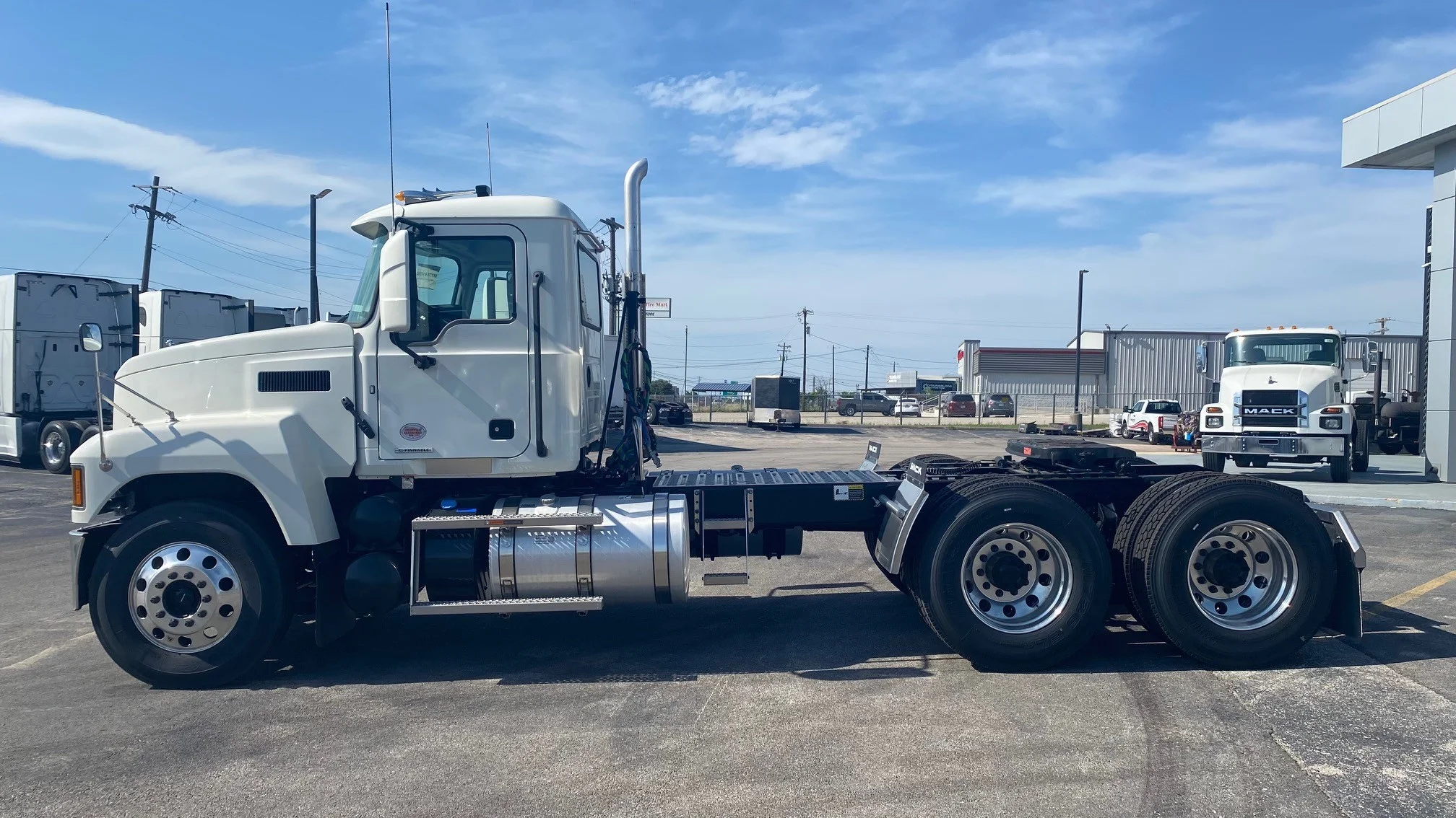 2026 Mack Pinnacle in Austin, TX — photo 2