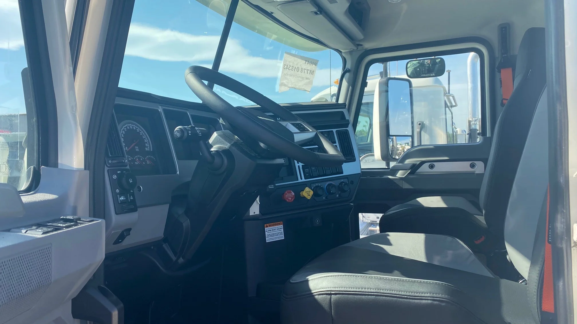 2026 Mack Pinnacle in Austin, TX — photo 9