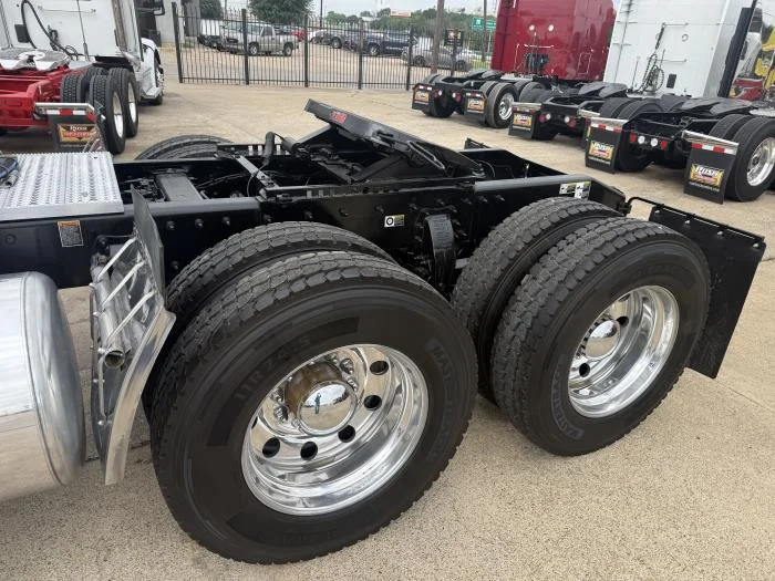 2020 Peterbilt 567 — photo 39