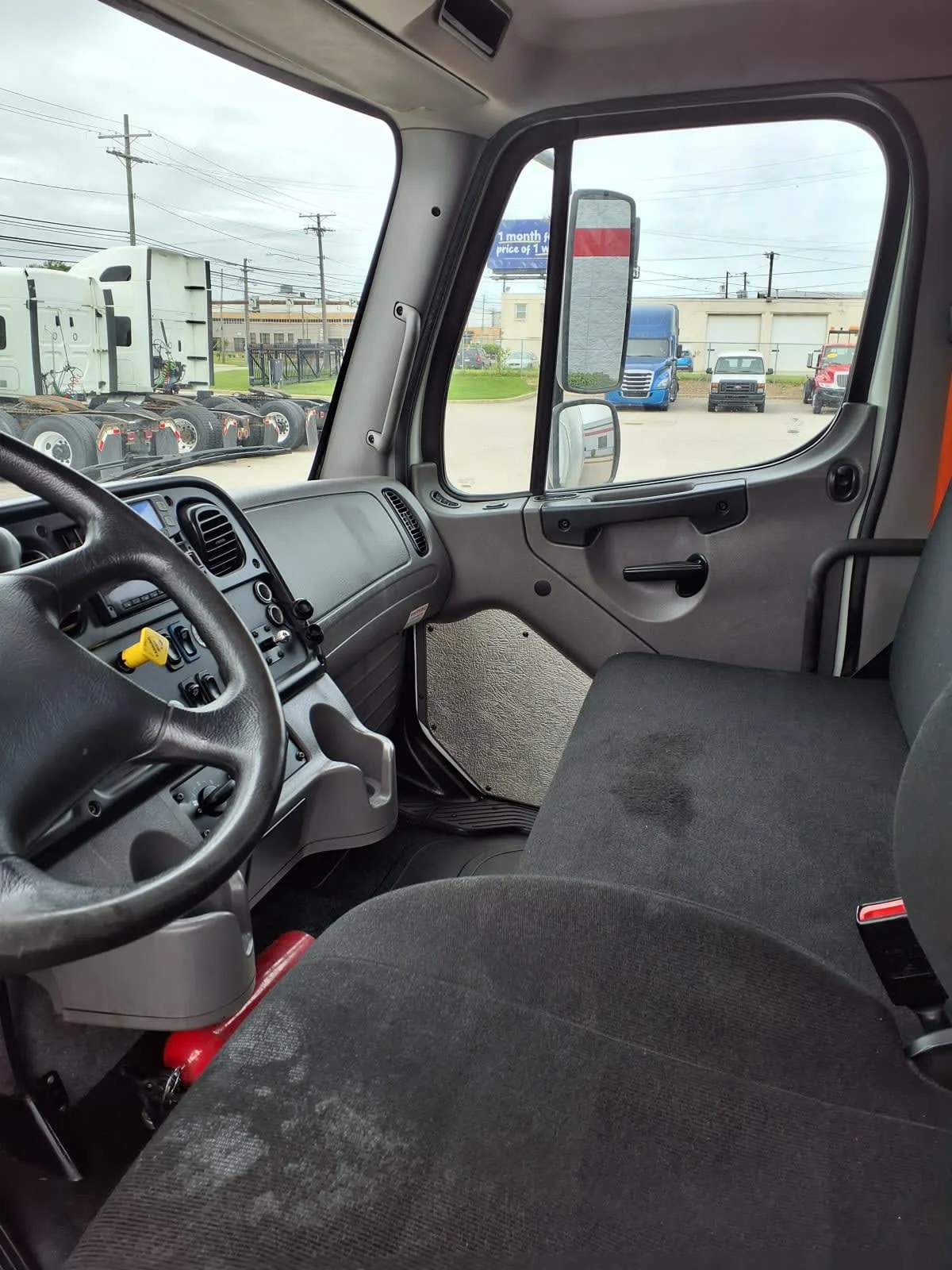 2019 Freightliner M2 106 in Cleveland, OH — photo 7