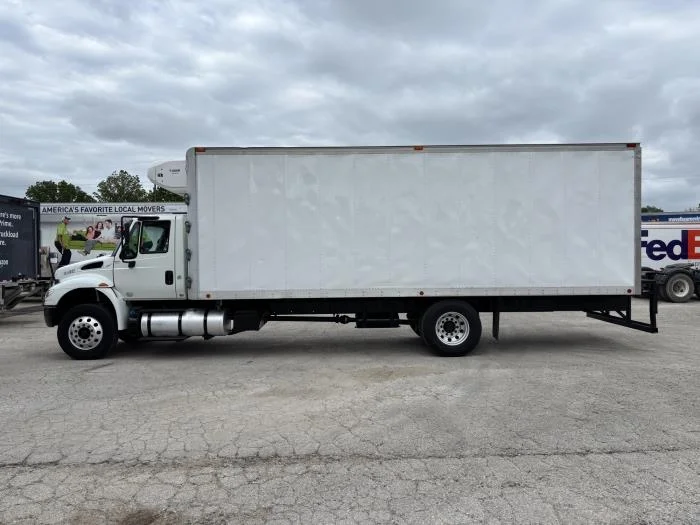 2017 International 4300 — photo 3
