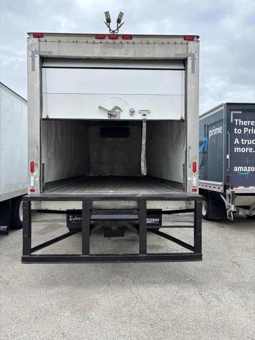 2017 International 4300 — photo 5