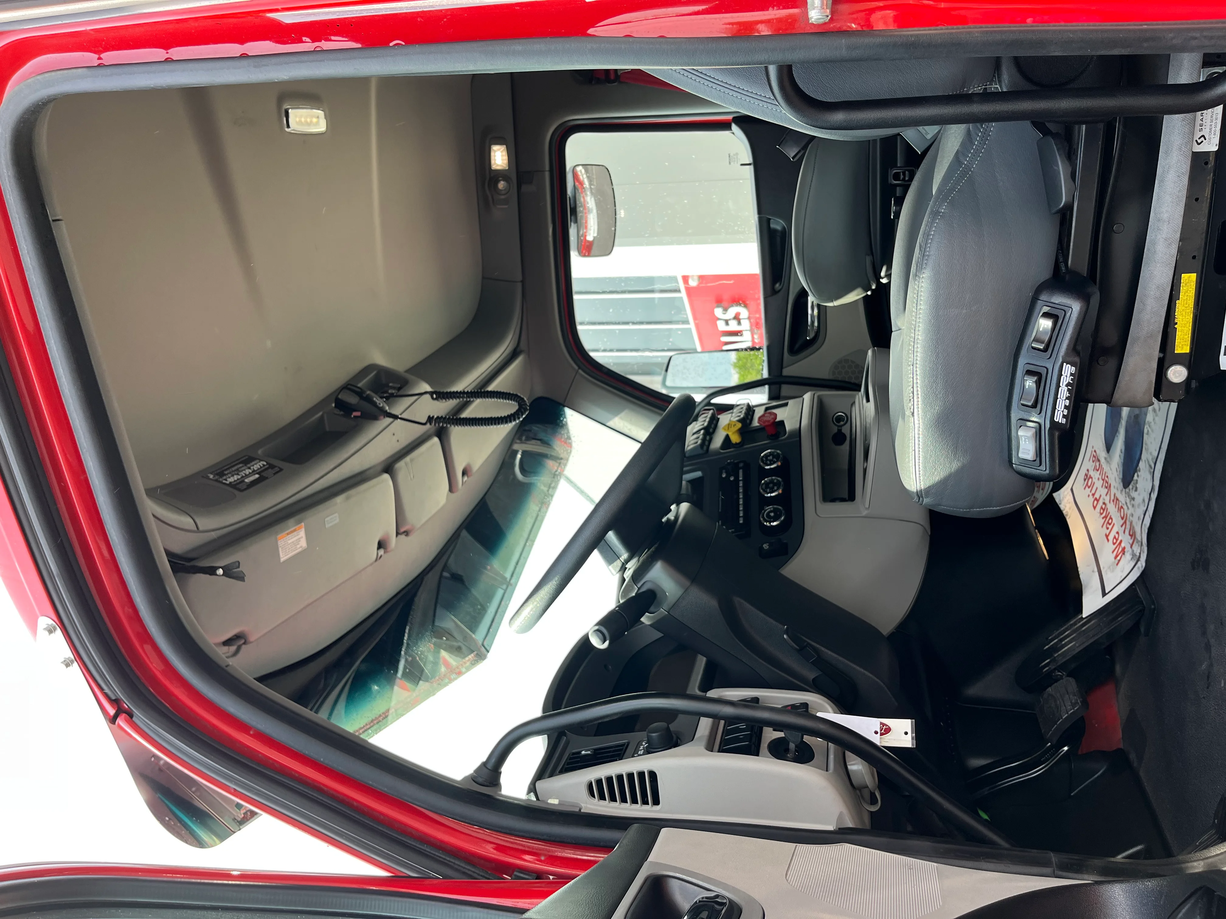 2023 Peterbilt 567 - image 12