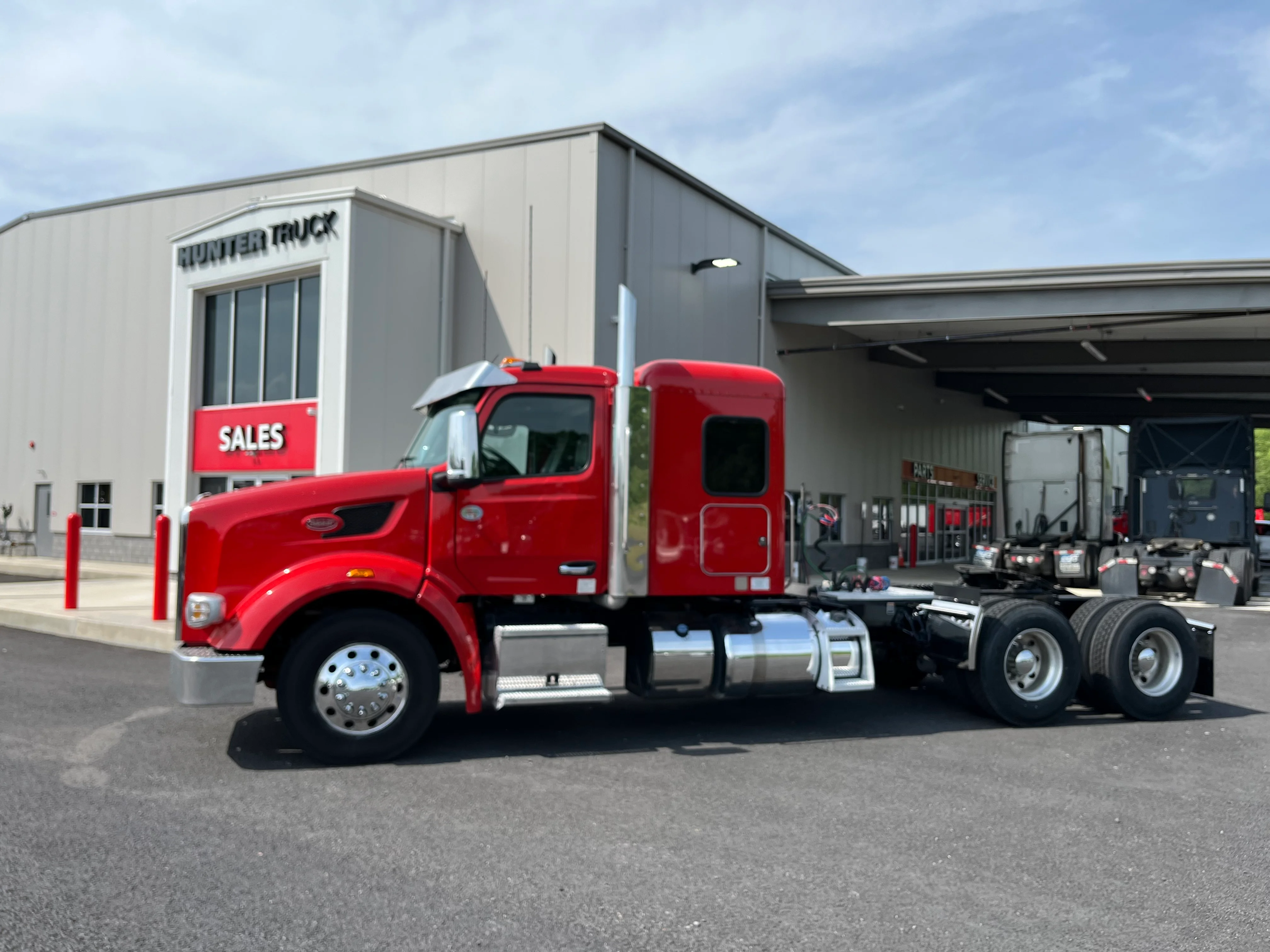 2023 Peterbilt 567 - image 2