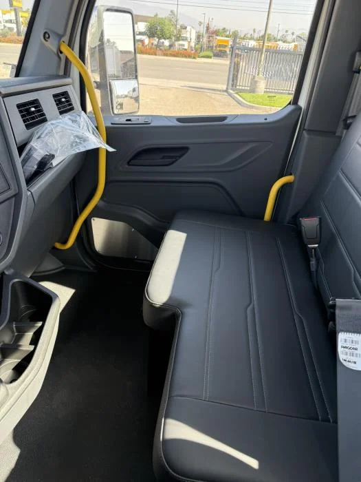 2027 Peterbilt - image 12