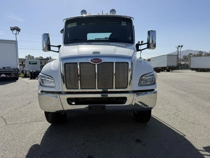 2027 Peterbilt - image 3