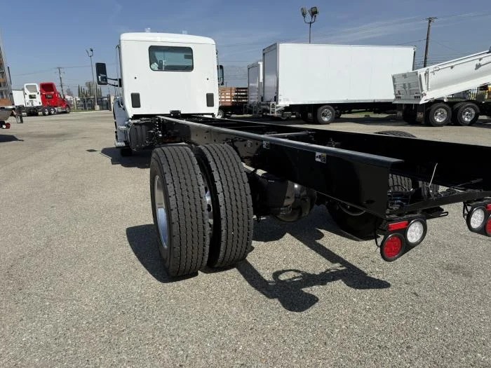 2027 Peterbilt - image 8