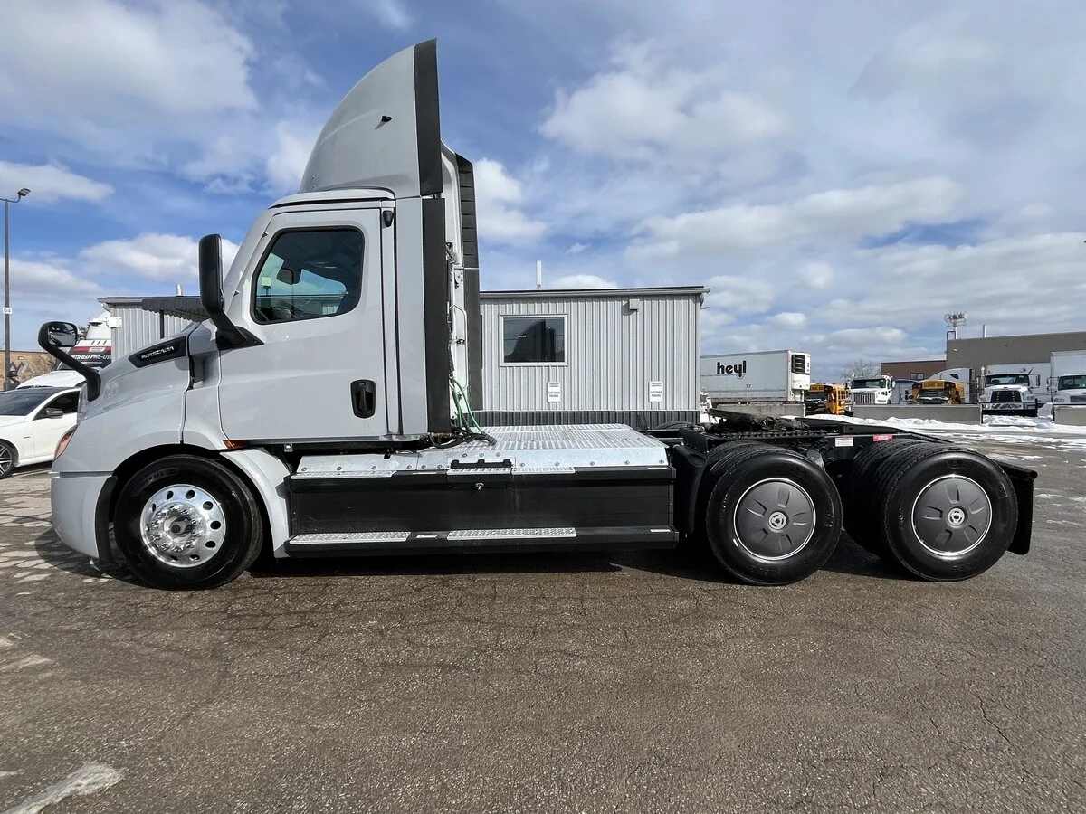 2024 Freightliner eCascadia in Mississauga, ON — photo 15