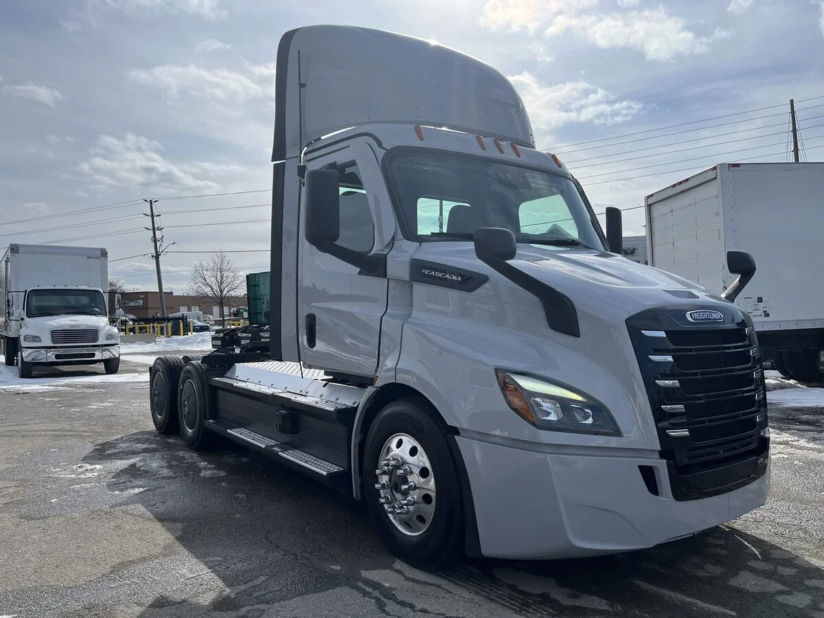 2024 Freightliner eCascadia in Mississauga, ON — photo 3