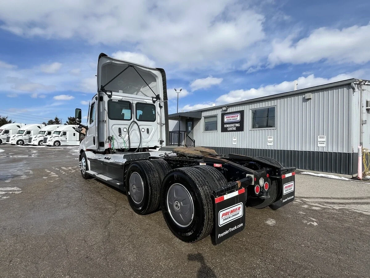 2024 Freightliner eCascadia in Mississauga, ON — photo 13