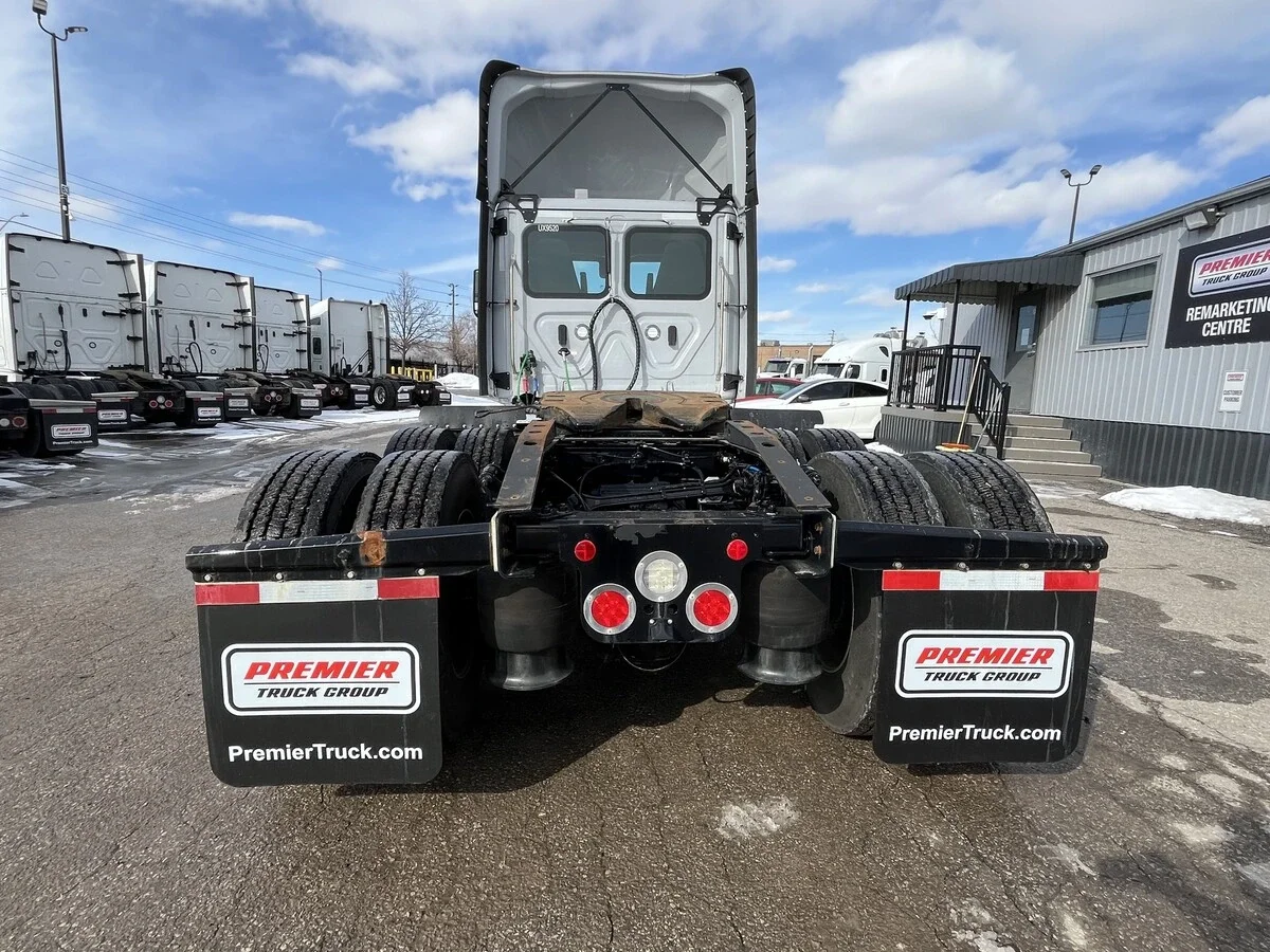 2024 Freightliner eCascadia in Mississauga, ON — photo 8