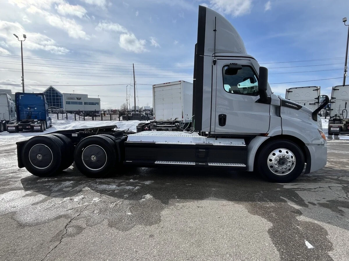 2024 Freightliner eCascadia in Mississauga, ON — photo 5