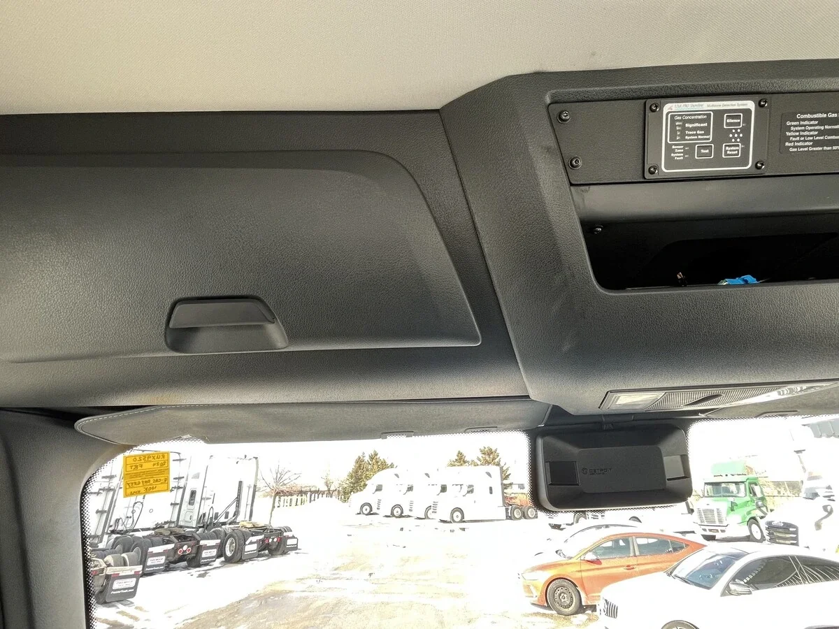 2024 Freightliner eCascadia in Mississauga, ON — photo 38