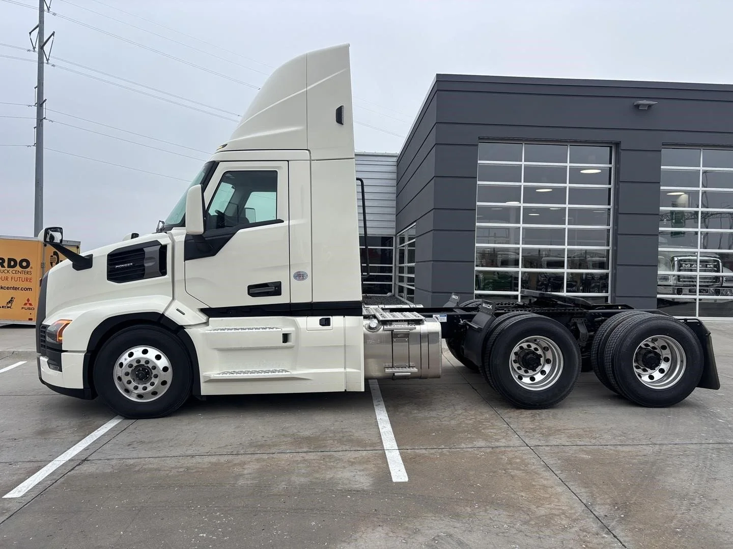 2026 Mack Pioneer — photo 2