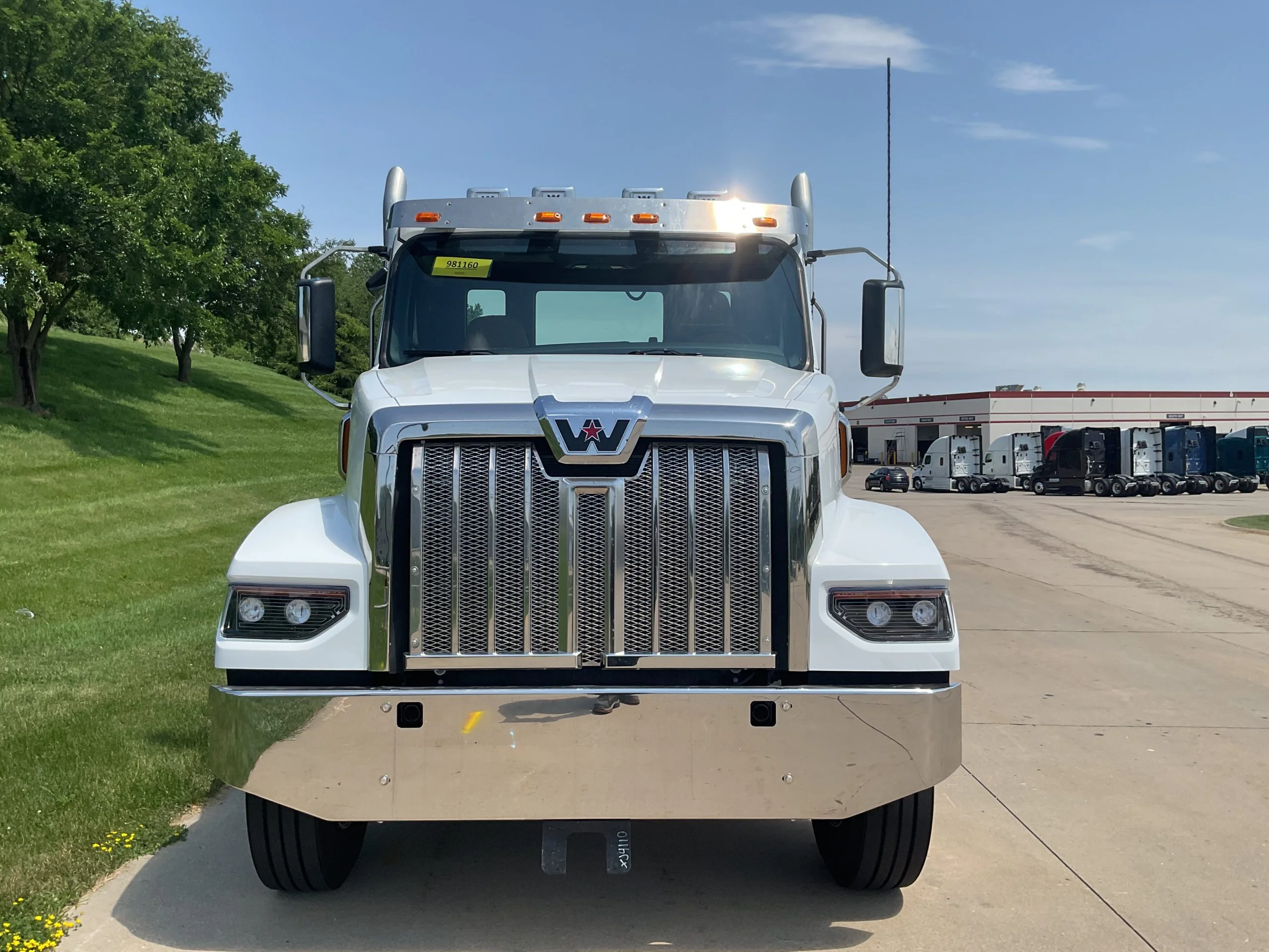 2027 Western Star in Dubuque, IA — photo 2