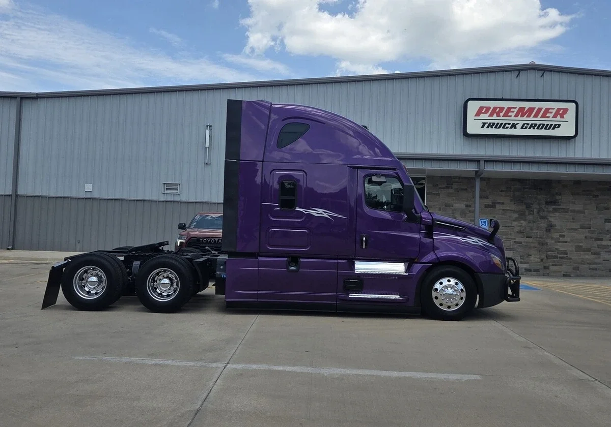 2025 Freightliner Cascadia — photo 4