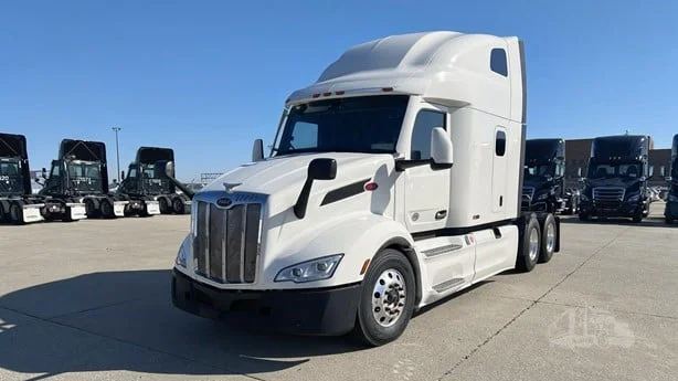 2023 Peterbilt 579 in Location: Joliet, IL — photo 2