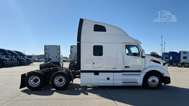 2023 Peterbilt 579 in Location: Joliet, IL — photo 7