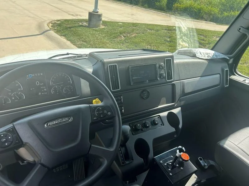 2027 Freightliner M2 106 in Walton, KY — photo 15