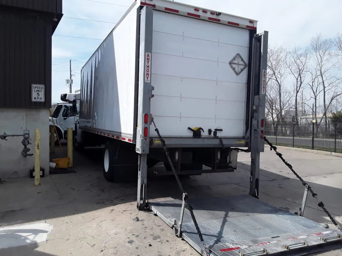 2016 Freightliner M2 106 - image 6