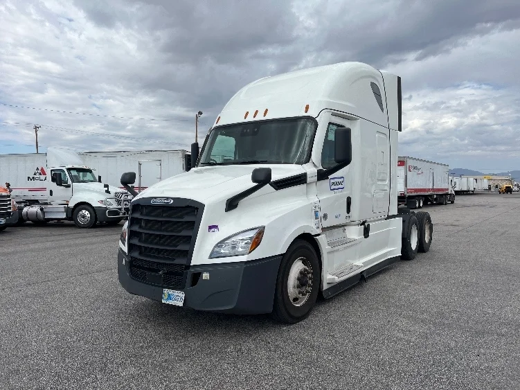2022 Freightliner Cascadia - image 3