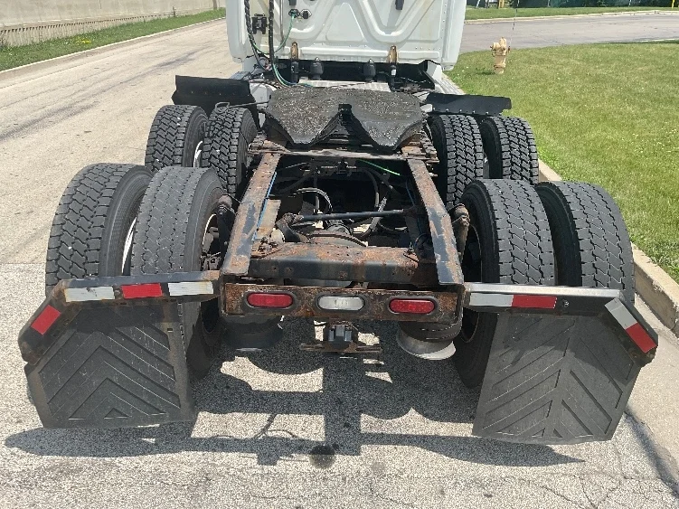 2019 Freightliner Cascadia in Melrose Park, IL — photo 6