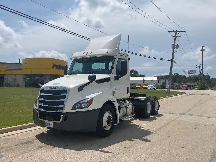 2019 Freightliner Cascadia in Melrose Park, IL — photo 3