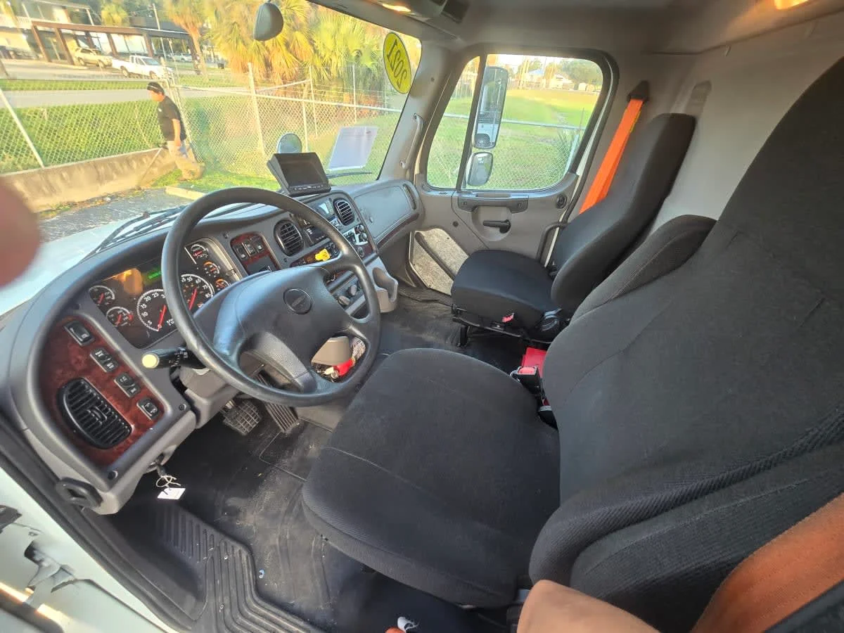 2021 Freightliner M2 106 in Tampa, FL — photo 7