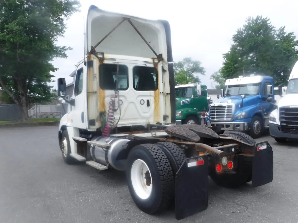 2018 Freightliner Cascadia in Springfield, MA — photo 6
