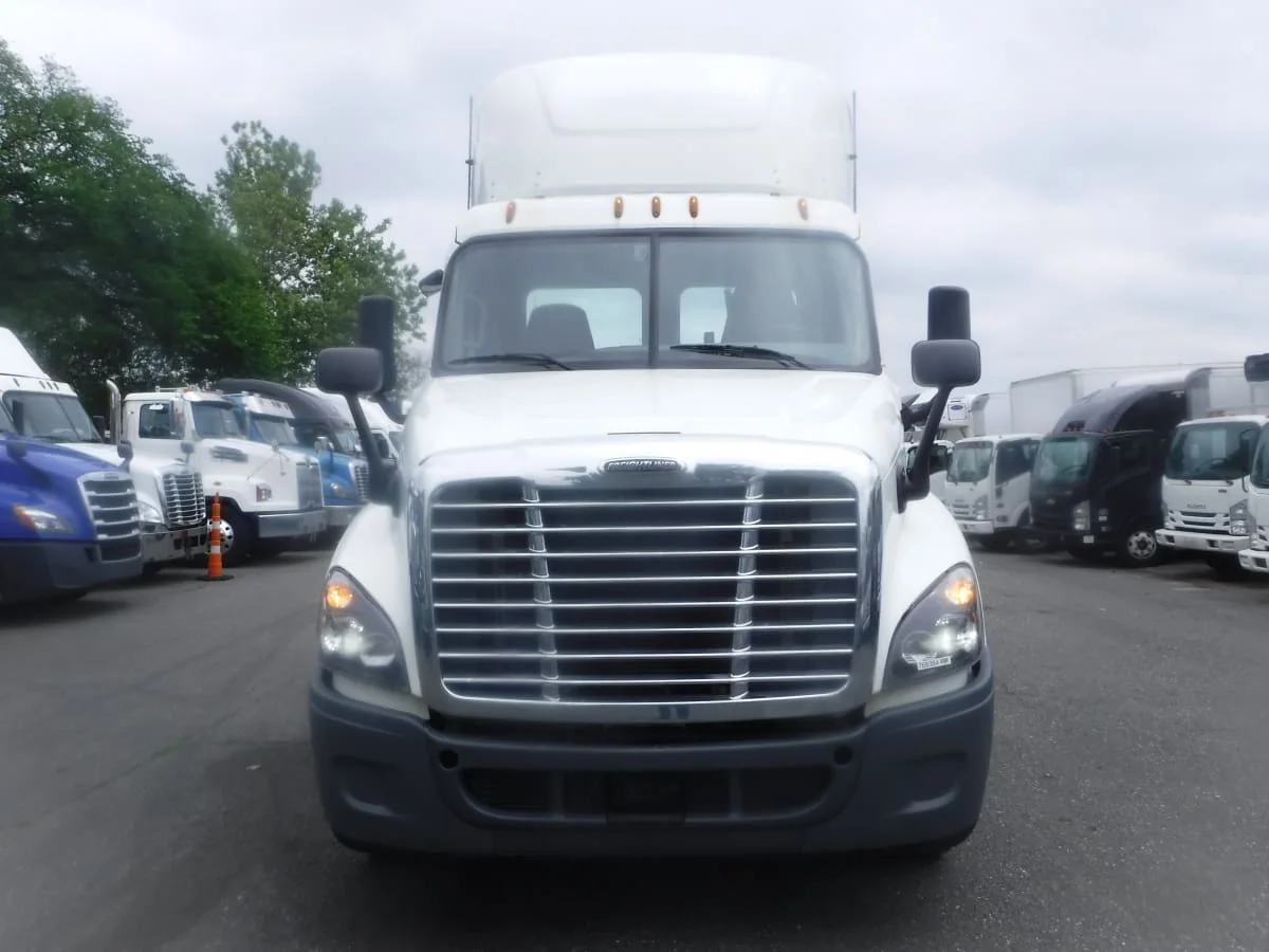 2018 Freightliner Cascadia in Springfield, MA — photo 2