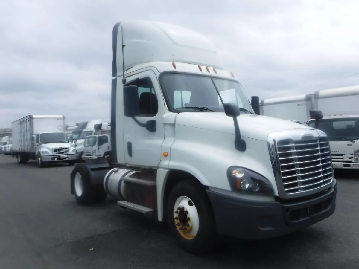 2018 Freightliner Cascadia in Springfield, MA — photo 3