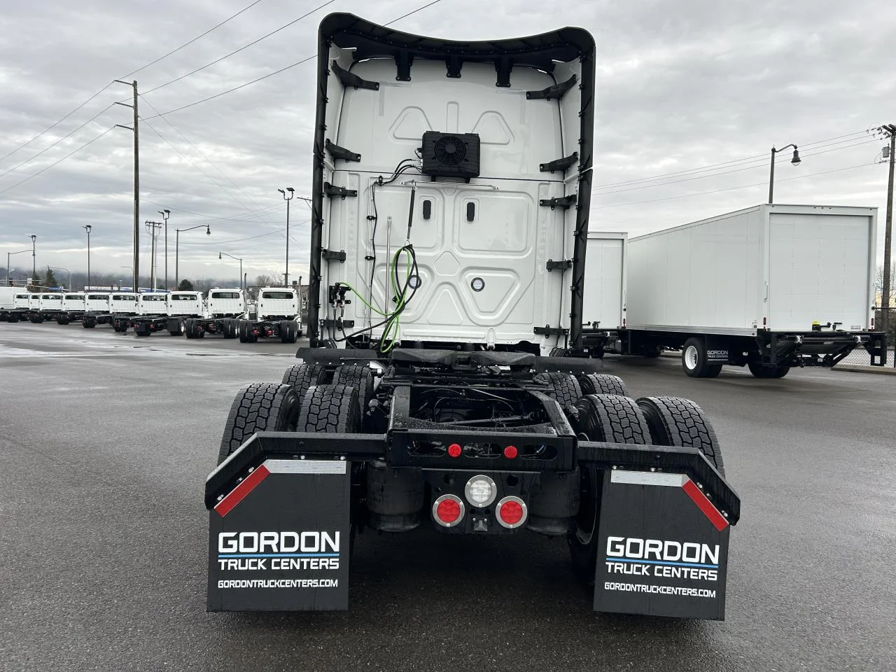 2027 Freightliner Cascadia - image 3