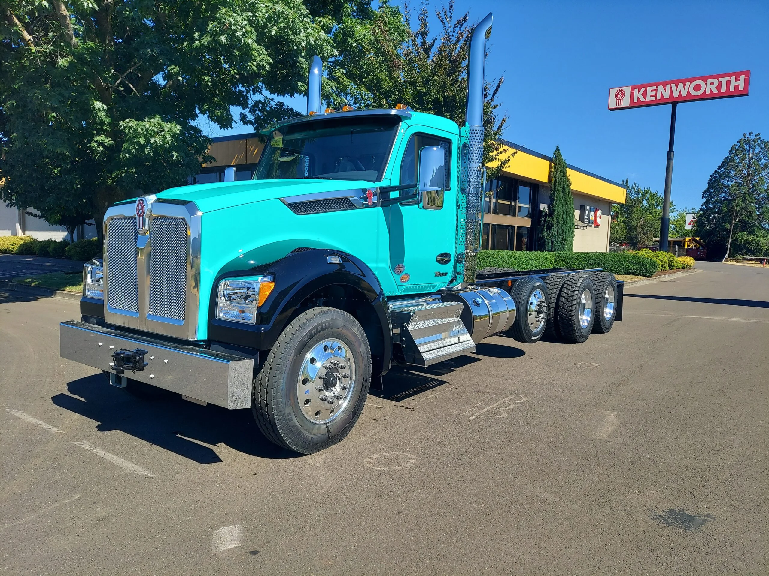 2027 Kenworth T880
