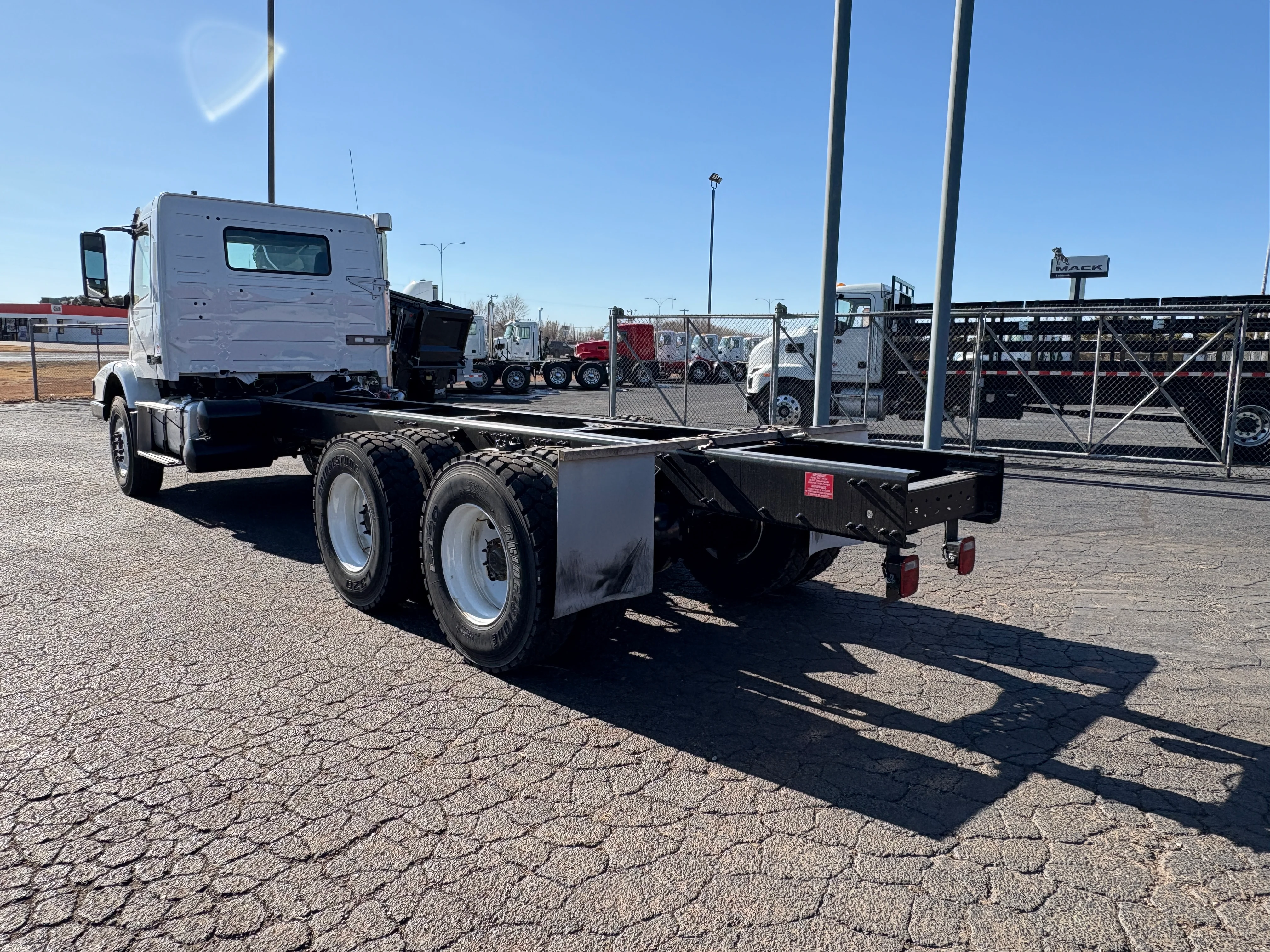 2026 Volvo VHD 300 in Lubbock, TX — photo 7