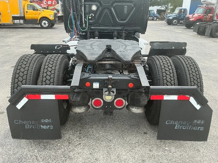 2019 Freightliner Cascadia in Medley, FL — photo 6