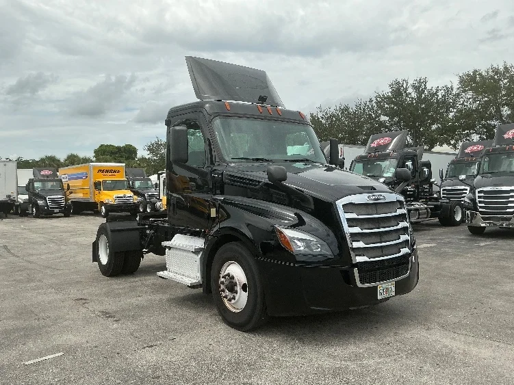 2019 Freightliner Cascadia in Medley, FL