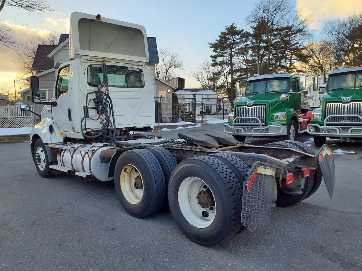 2019 International LT in Springfield, MA — photo 6