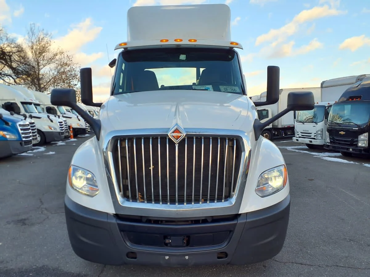 2019 International LT in Springfield, MA — photo 2