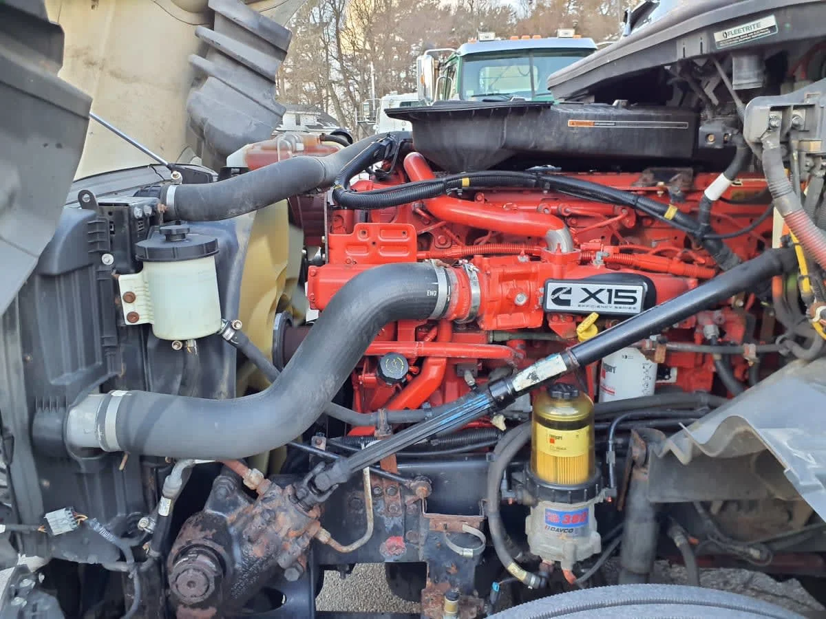 2019 International LT in Springfield, MA — photo 8