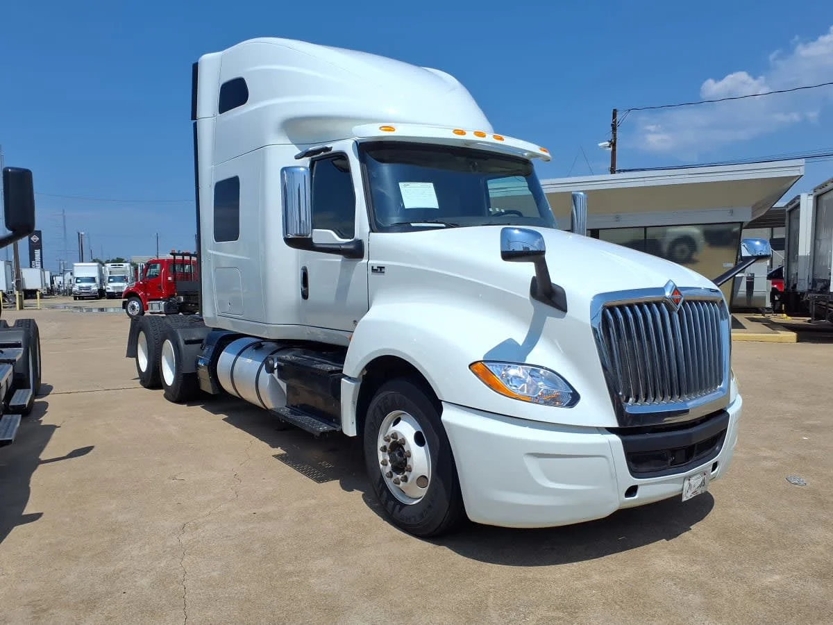 2019 International LT in Dallas, TX — photo 3